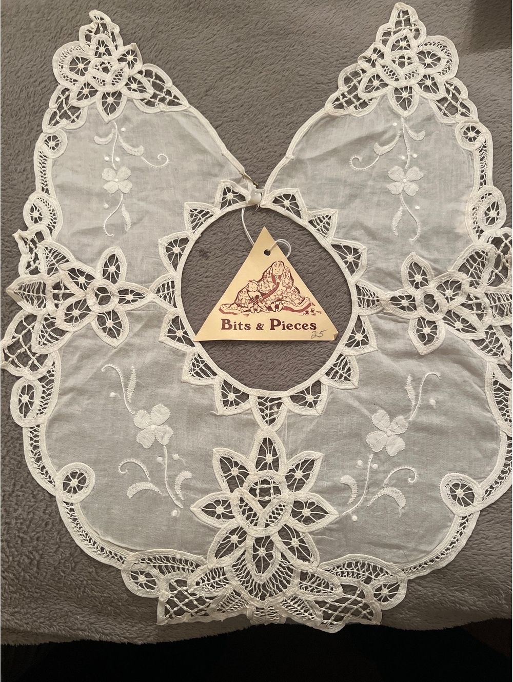 Vintage White Embroidered Lace Collar